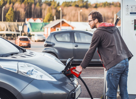 750 TL üzeri akaryakıt alışverişinizde 100 TL yakıt puan hediye!