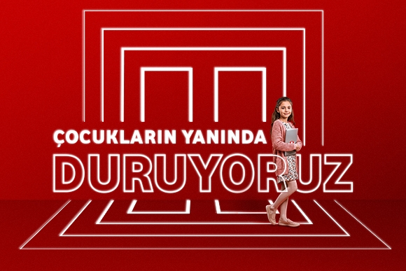 Çocukların yanında duruyoruz.