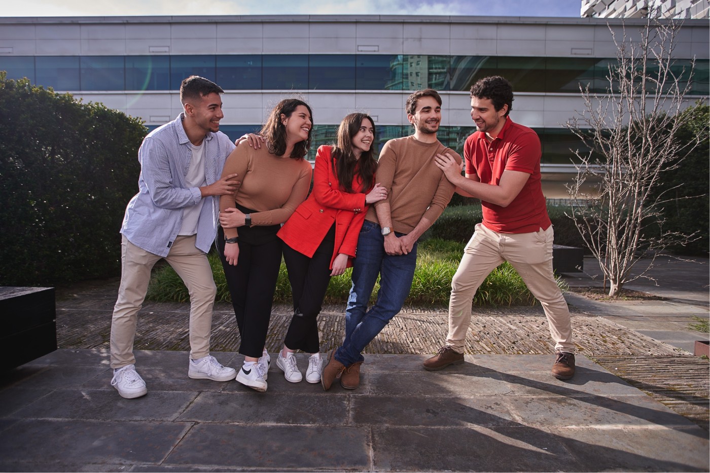 Dünyada en fazla ülkede 5G hizmeti sunan 1 numaralı operatör olarak seni global bir kariyer yolculuğuna davet ediyoruz!