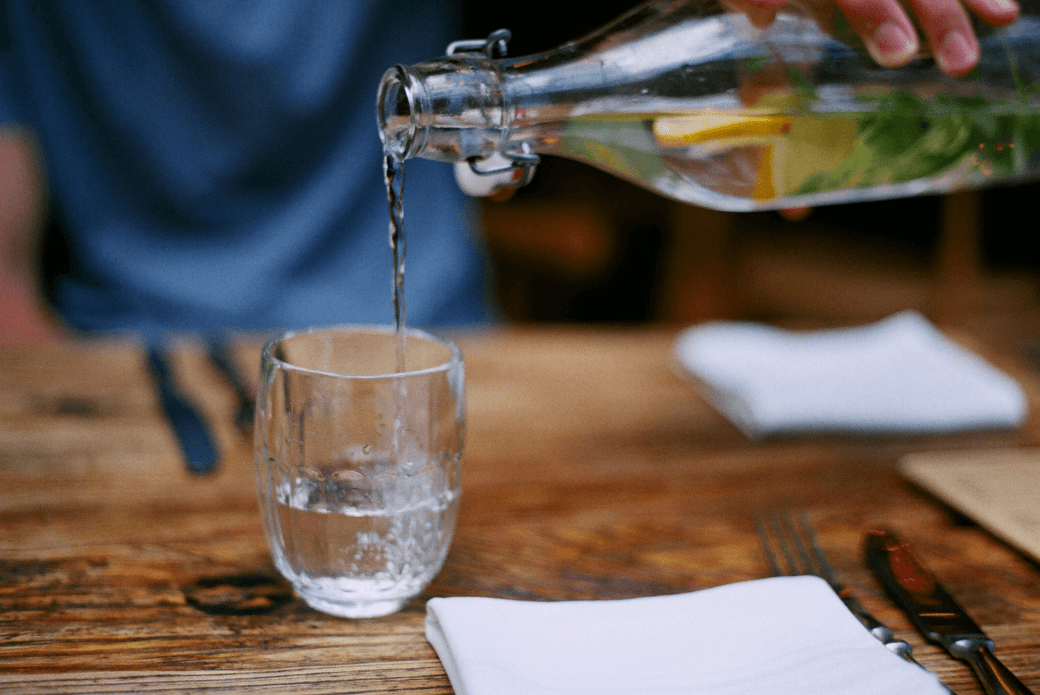 Yaz Sıcağında Bol Su: Aromalı Su ve Detoks Tarifleri