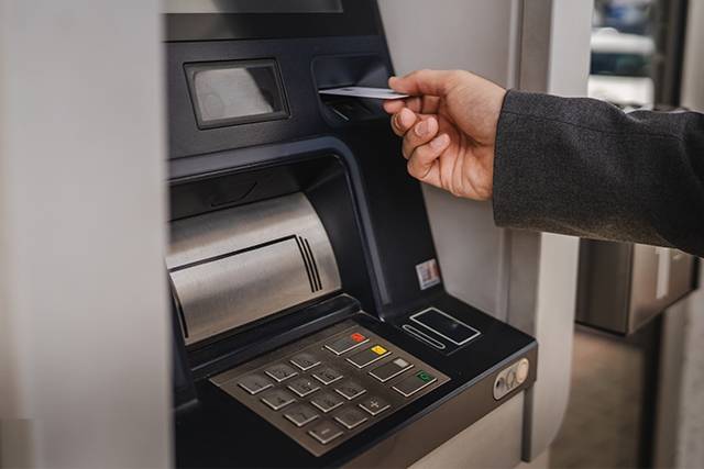 ATM'den Para Çekme İşlemi Nasıl Yapılır?